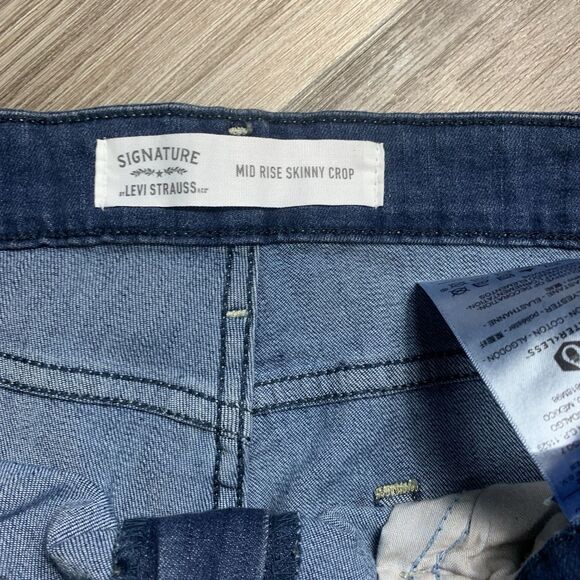 Levi Strauss Womens Size 16 33 Blue Stretch Denim Mid Rise Signature Skinny Crop - Picture 2 of 7